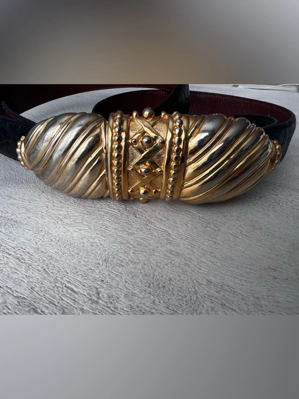 Mimi Di N bold gold